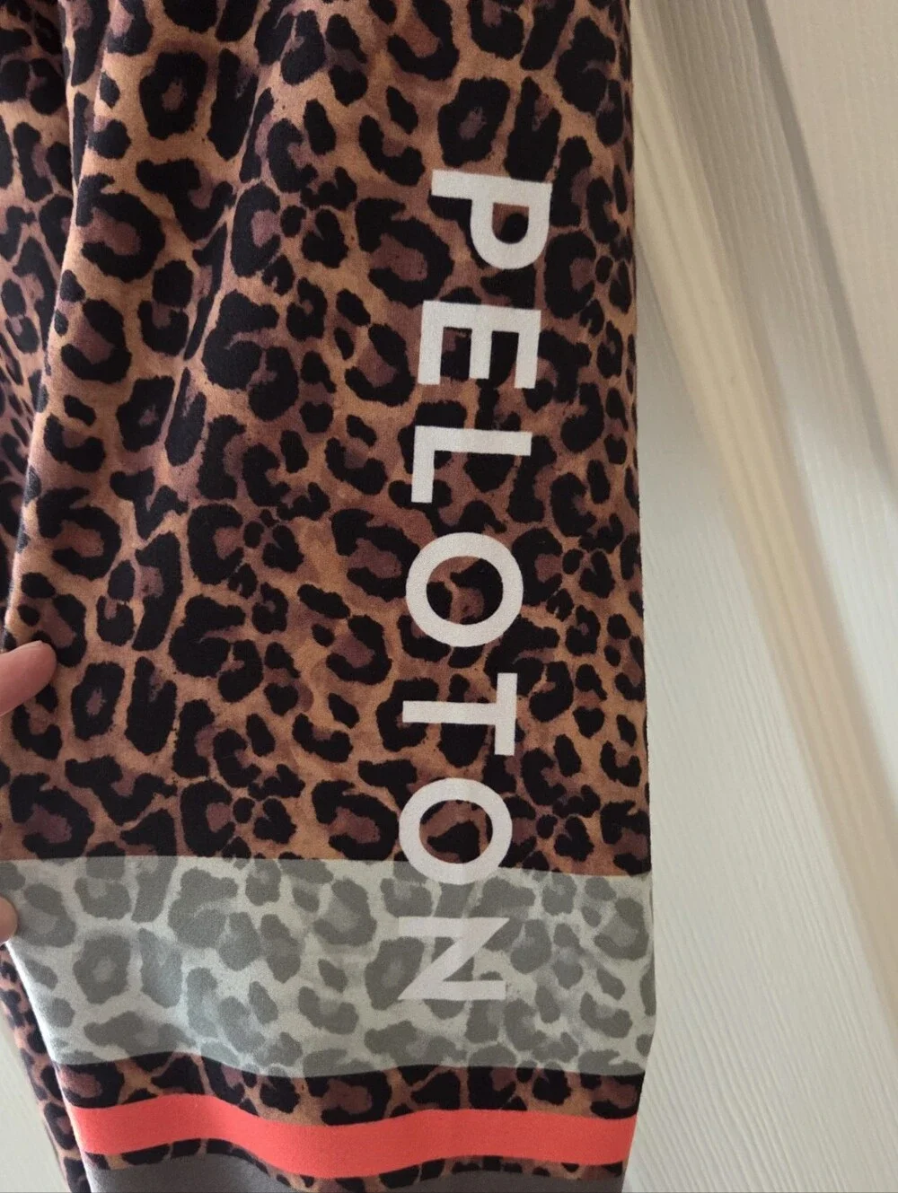 RARE WITH Peloton Real Cheetah Print Capri Leggings Pants Size Small Workout
